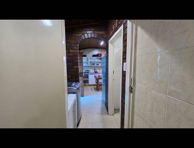 3 BEDROOM FREEHOLD FOR SALE IN REGENTS PARK